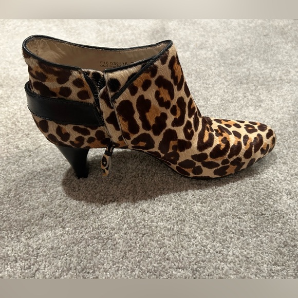 Leopard booties size 7.5 only worn twice. Excellent condition. - Picture 2 of 7